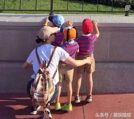 90歲李嘉誠與小女友十指緊扣，相戀26年甜蜜出鏡，網友：怪不得生了3個兒子的梁洛施還沒有拿到【豪門入場卷】
