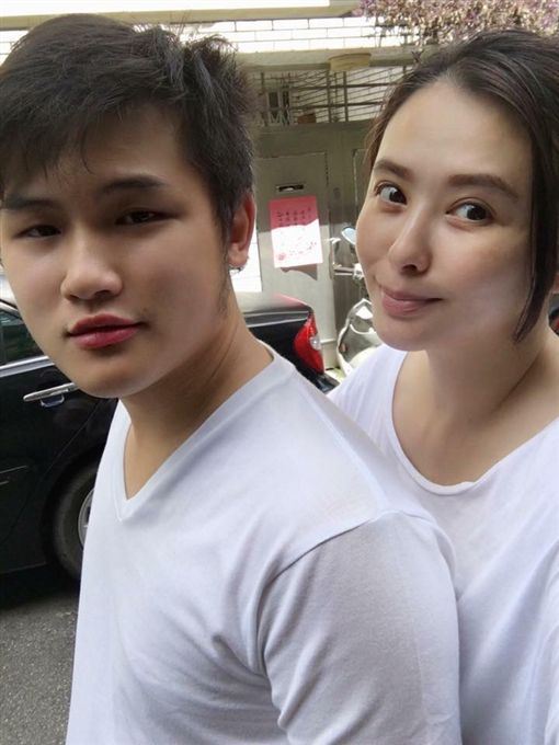 「可以做被愛的女人，又何必當女神？」姐弟戀修成正果，老公薪水30K她毫不在意：「我們30K也能活。」！
