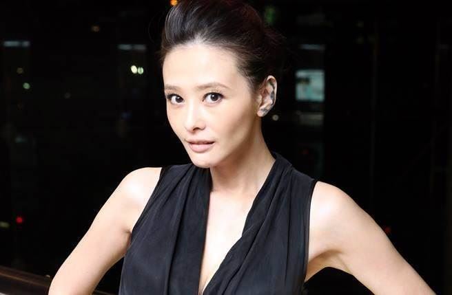 「可以做被愛的女人，又何必當女神？」姐弟戀修成正果，老公薪水30K她毫不在意：「我們30K也能活。」！