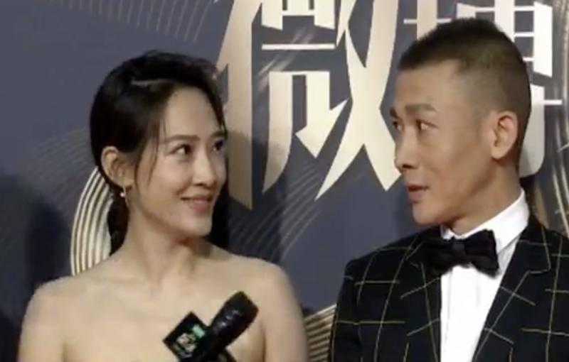 聶遠火了，連 「正宮娘娘」 也倍受關注，夫婦倆罕見攜手走紅毯，30歲妻子穿一字肩粉裙，優雅又減齡~