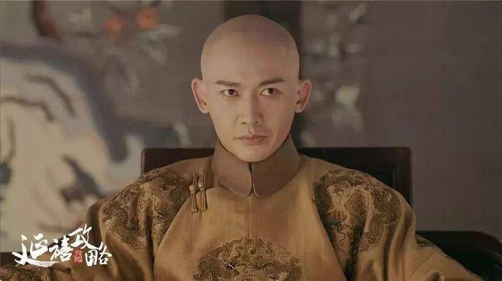 聶遠火了，連 「正宮娘娘」 也倍受關注，夫婦倆罕見攜手走紅毯，30歲妻子穿一字肩粉裙，優雅又減齡~