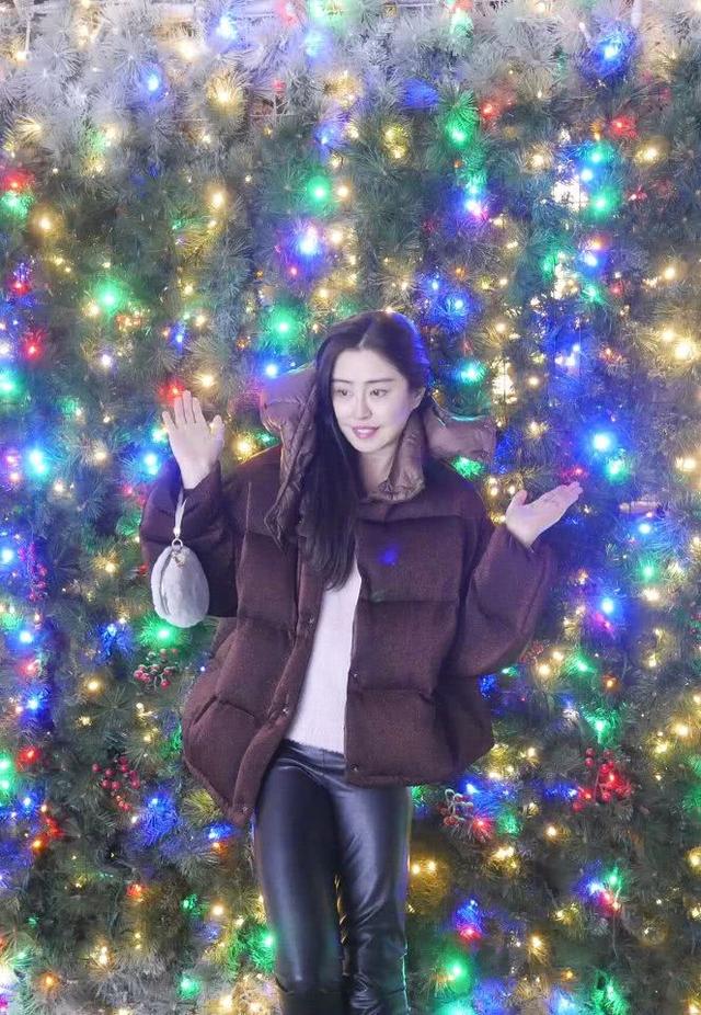 《東成西就》五大美女近照：張曼玉美貌崩塌，王祖賢新照宛如少女，而她才是【人生贏家】