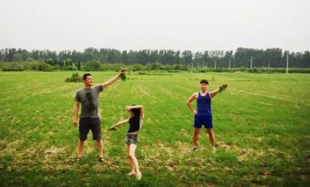 她3歲背熟《金剛經》，看懂甲骨文，9歲時已踏遍半個地球，只因她的父親叫李亞鵬！ 
