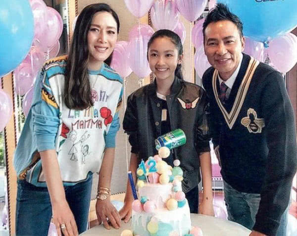 本以為鐘麗緹女兒已很美，當看到任達華的女兒，才知啥叫【驚為天人】