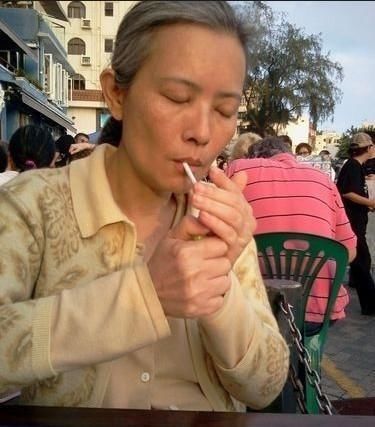  她有驚艷世人的美貌，曾紅過范冰冰， 如今卻淪落街頭吃垃圾，淒慘的背後竟是.....發人深省！