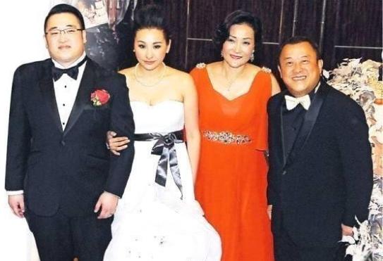同為曾志偉兒子，一個才貌俱佳，一個長得一言難盡，連娶媳婦都操心！