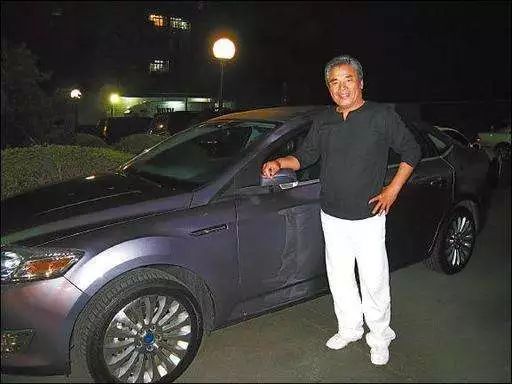 台灣影帝70歲病重，6個老婆全跑光，獨自一人自嘆「很痛苦」！
