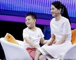 他身價100億 娶了當年最紅的「晴格格」 ，如今欠下金沙7000萬賭債~