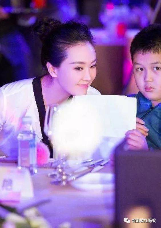 他身價100億 娶了當年最紅的「晴格格」 ，如今欠下金沙7000萬賭債~