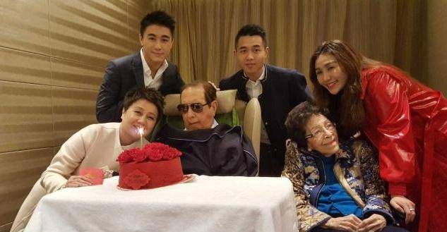 98歲賭王病重，幾個月花費上億治療費，老婆孩子卻還在爭奪家產！
