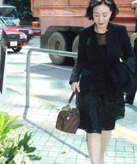 當紅時嫁入豪門，與小三共用老公40年，如今獨吞70億家產風光無限