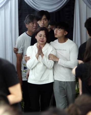 為何選擇海葬？馮偉衷曾透露不愛麻煩人， 不希望年邁雙親每年拜祭他~