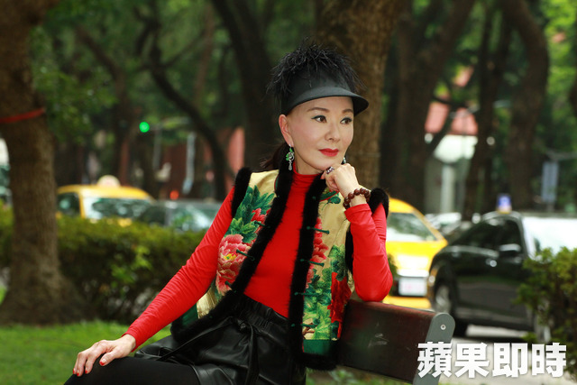 夏台鳳「痛失愛子」隔年連失2至親！遇乞討母子痛哭塞錢：妳很幸福，兒子還在身邊！