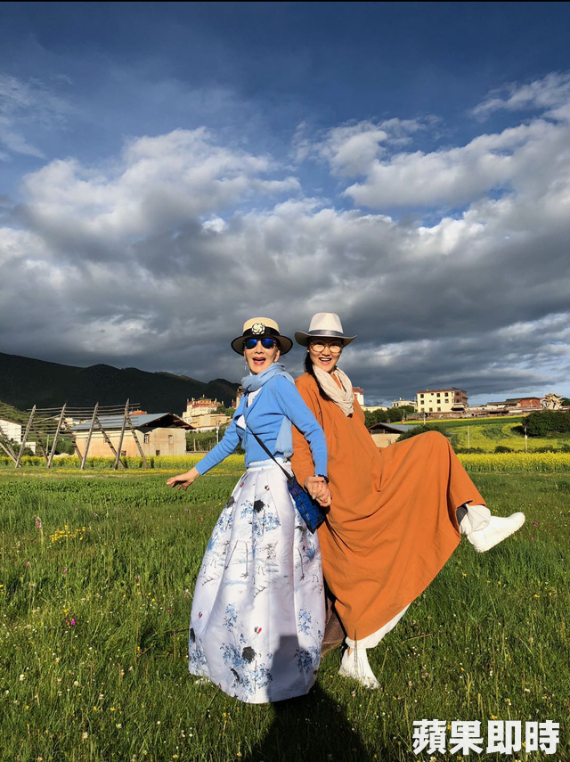 夏台鳳「痛失愛子」隔年連失2至親！遇乞討母子痛哭塞錢：妳很幸福，兒子還在身邊！