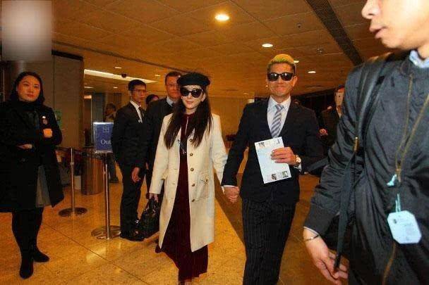 郭富城罕見攜妻女出席活動，女兒正面照曝光，像極了洋娃娃，網友：難怪一直把女兒藏起來~