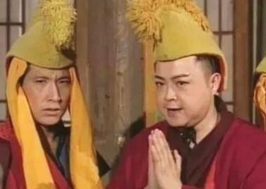 梅豔芳給他一張空白支票，而他只填了3700，掃了13年墓，終身未娶