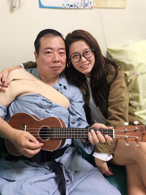 30年不離不棄！廖峻病倒後「澎澎暖心守護他」，連兒子都被感動：「為爸爸付出好多」！