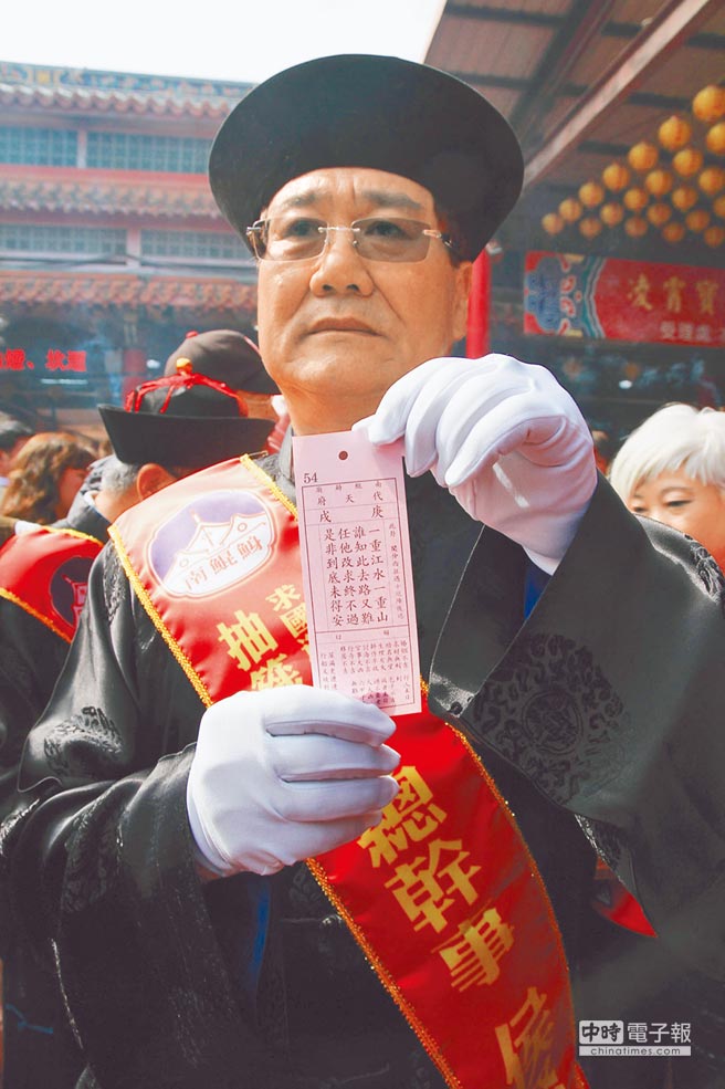 神準王爺猶豫了！台南南鯤鯓「國運籤只抽不解」大家自己解讀　廟方曝原因「也是逼不得已」