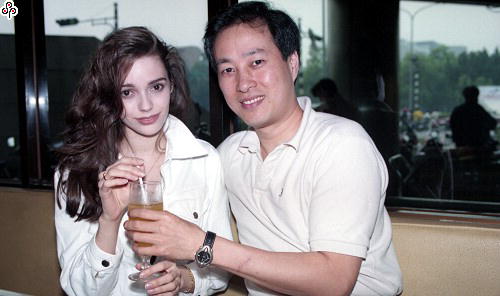他是昔日台灣第一代偶像劇男主角！淡出螢幕20年驚傳發瘋出家當和尚！媒體找到發現他過這樣生活！