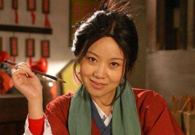閆妮的20歲女兒，造型百變端莊優雅，即便不施粉黛也很有模特氣質