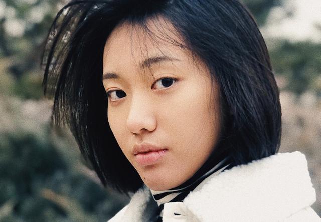 閆妮的20歲女兒，造型百變端莊優雅，即便不施粉黛也很有模特氣質