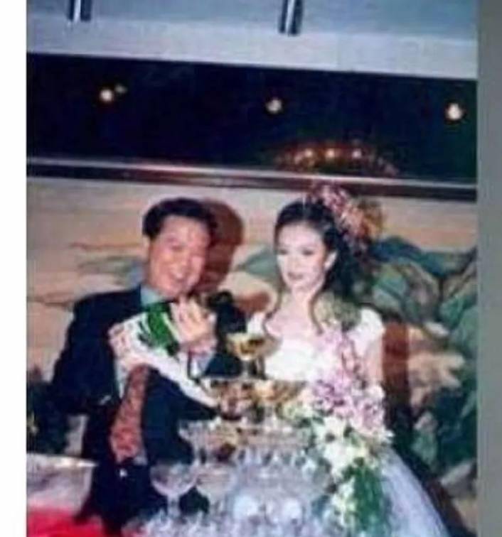 他身價100億 娶了當年最紅的「晴格格」 如今欠下金沙7000萬賭債