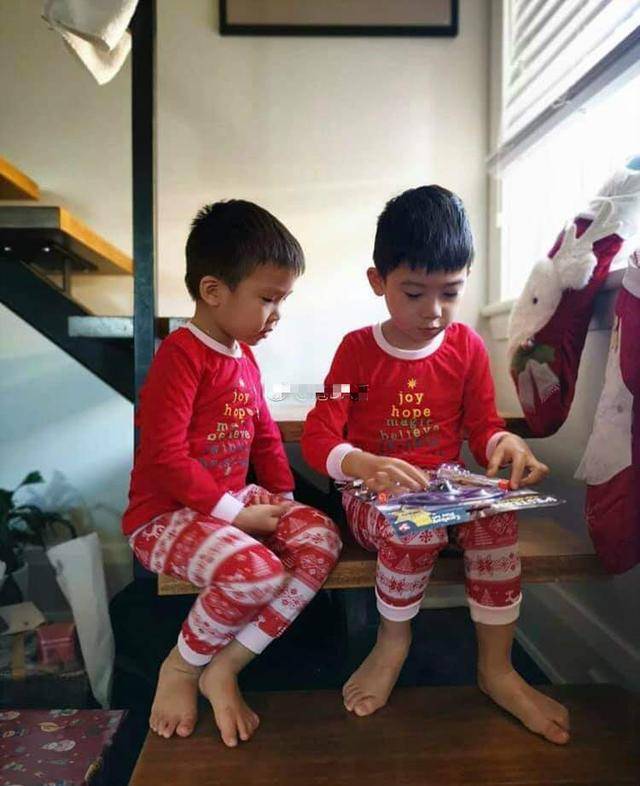港姐陳茵媺曬一家五口珍貴合照，陳豪帶兒女溫馨出境