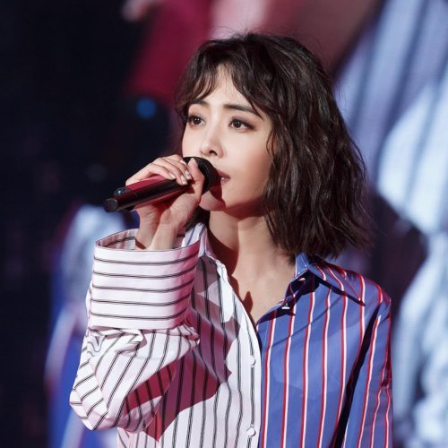 【蔡依林爸爸曝光!】罕見「父女3人」合照，根本是男版JOLIN！網友：蔡爸好年輕~