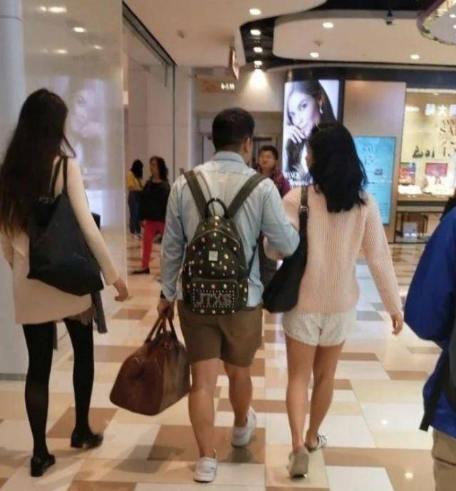 林青霞23歲大女兒與男友逛街，坐擁5億卻打扮的一言難盡!