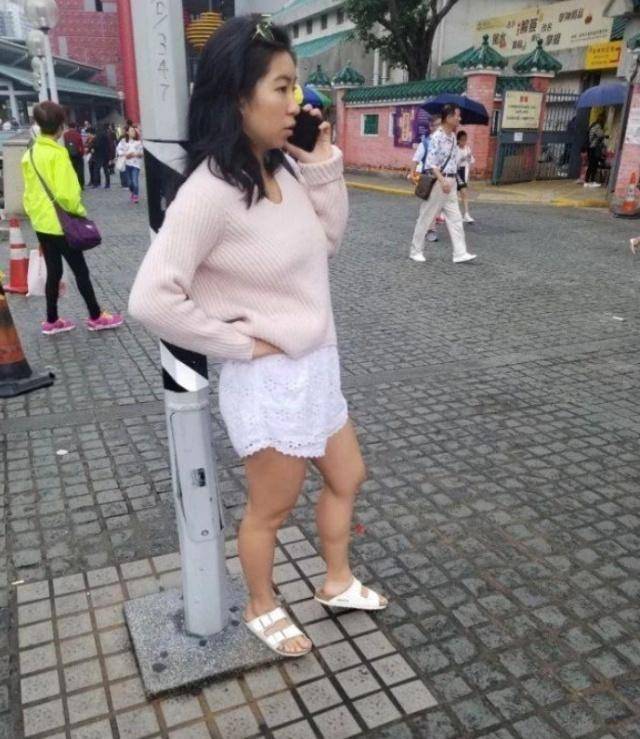 林青霞23歲大女兒與男友逛街，坐擁5億卻打扮的一言難盡!