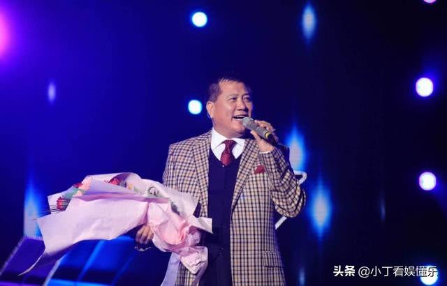 紅過周潤發，周星馳是他的伴郎，62歲的萬梓良晚年成這樣