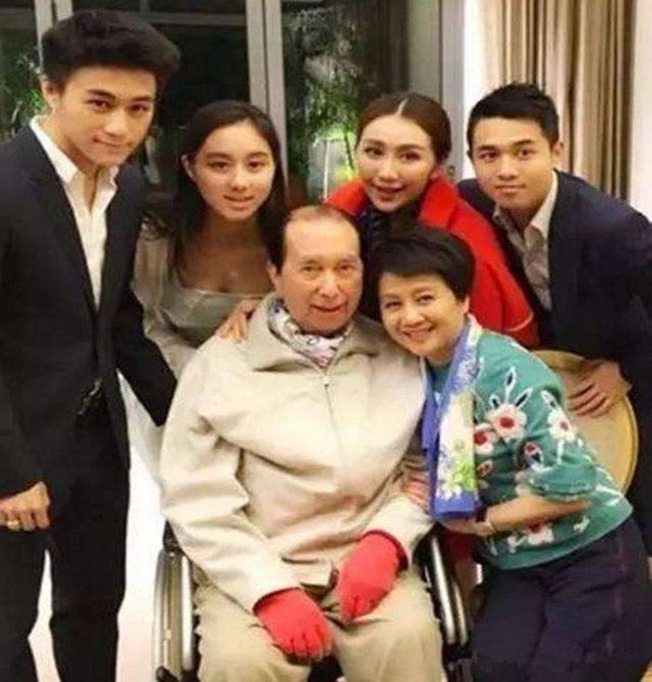 父親78歲才生下她，備受寵愛「18歲擁20億海外豪宅」，真正含金湯匙出生的最美千金！