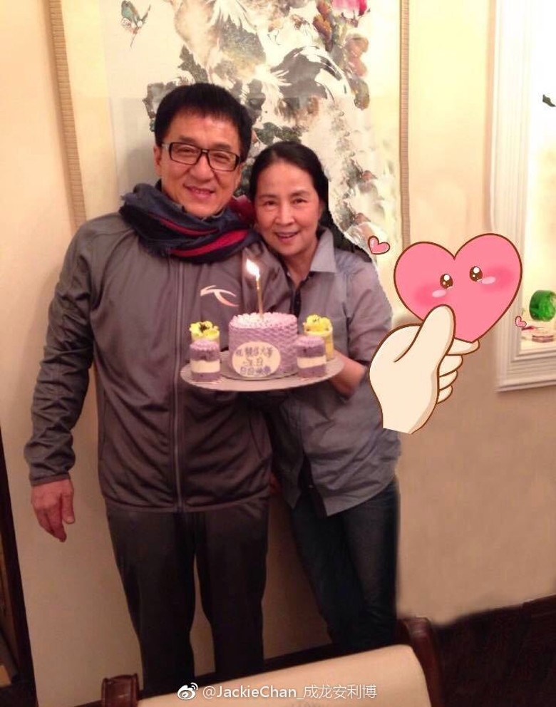 【這個兒子真的調皮!!】成龍老婆林鳳嬌66歲生日, 房祖名竟然Po出媽媽的丑照, 網友們噴笑！