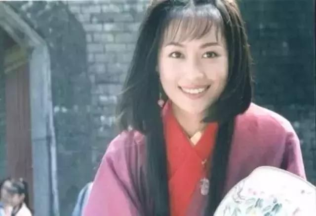 還記得她嗎？她曾是被TVB力捧的古典美人，婚後被曝出軌，如今面部僵硬變網紅？