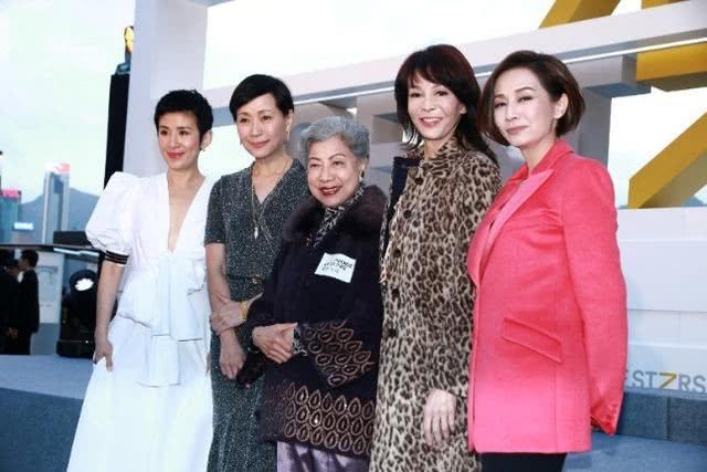 星光大道5影后同台，吳君如超嫩61歲鄭裕玲皺紋比84歲羅蘭多！