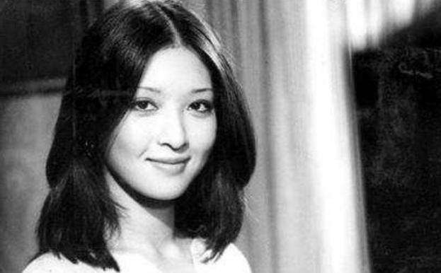 因便秘離婚，被前夫侮辱半輩子，患上抑鬱症，如今64歲堅持不婚！