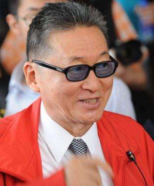 因便秘離婚，被前夫侮辱半輩子，患上抑鬱症，如今64歲堅持不婚！