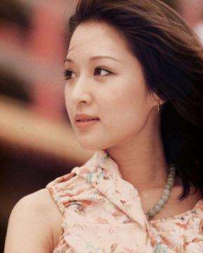 因便秘離婚，被前夫侮辱半輩子，患上抑鬱症，如今64歲堅持不婚！