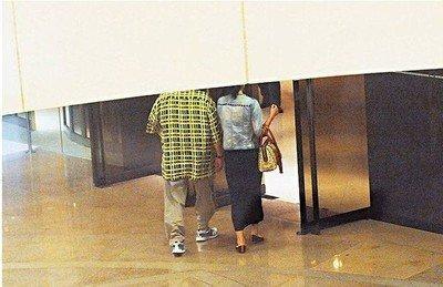 時間能把渣男變傳奇？洪金寶大方承認緋聞藏得好，感激老婆24年婚姻全靠忍…