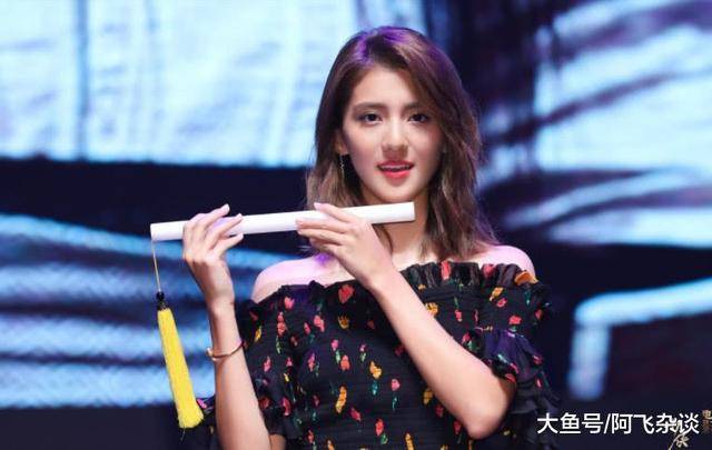 她才25歲就成了富豪狙擊手，前任身家30億現任百億，林峯摯愛