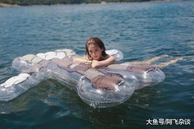 她才25歲就成了富豪狙擊手，前任身家30億現任百億，林峯摯愛