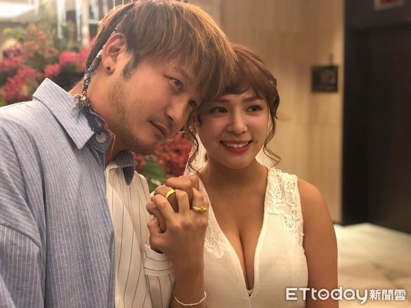 KID拋震撼彈！甜蜜「擁吻熊熊」大放閃，見習婚禮「十指緊扣秀出對戒」：我們要結婚了❤