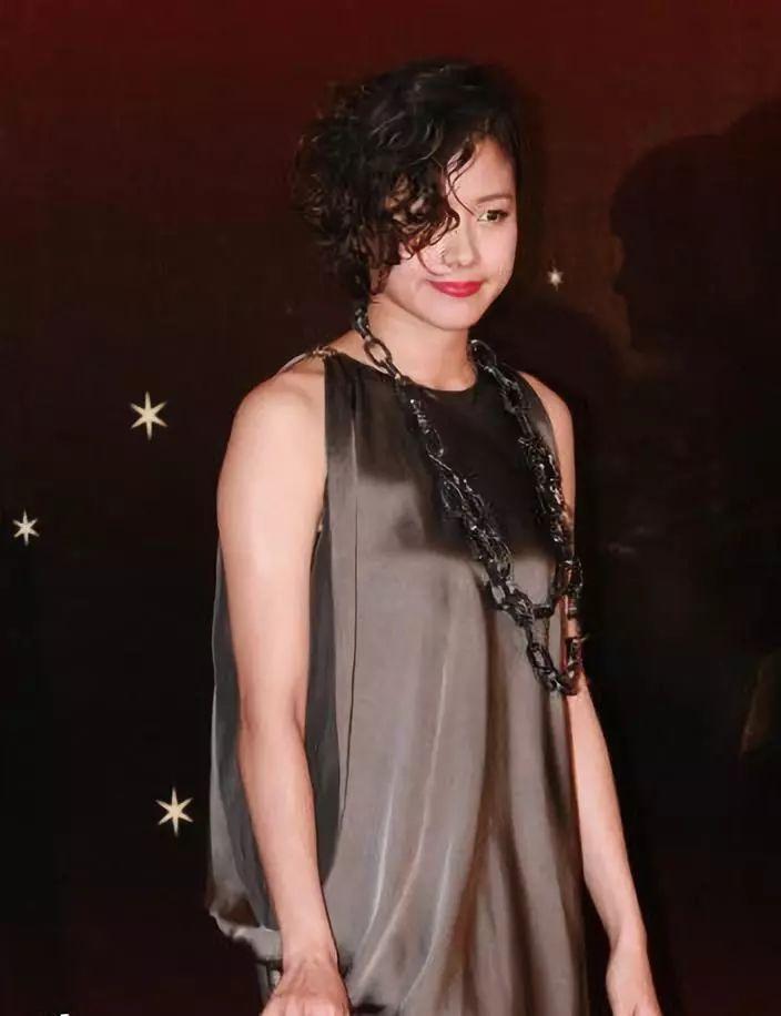 被罵小三專愛有婦之夫，與恩師決裂遭封殺…她的段位可真不低！