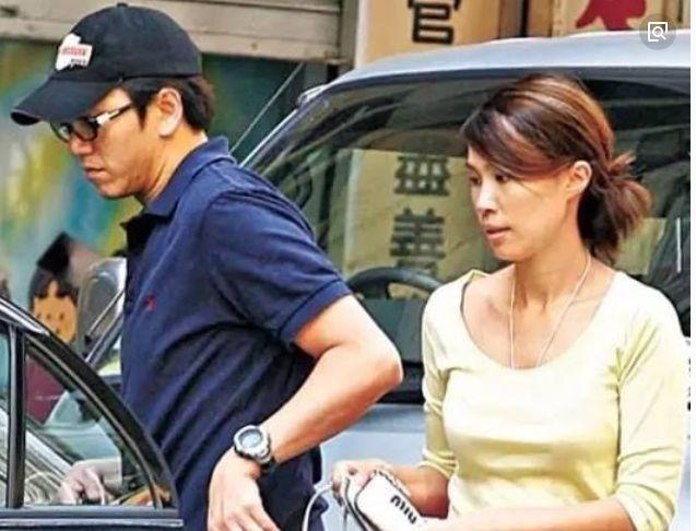 一婚娶港姐，二婚拿下助理，三婚娶小20歲嬌妻，網友：羨慕不來~