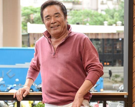 一夜之間破產賠千萬，一妻五妾全跑光，現在連吵架都沒人