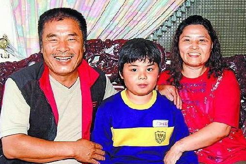 一夜之間破產賠千萬，一妻五妾全跑光，現在連吵架都沒人