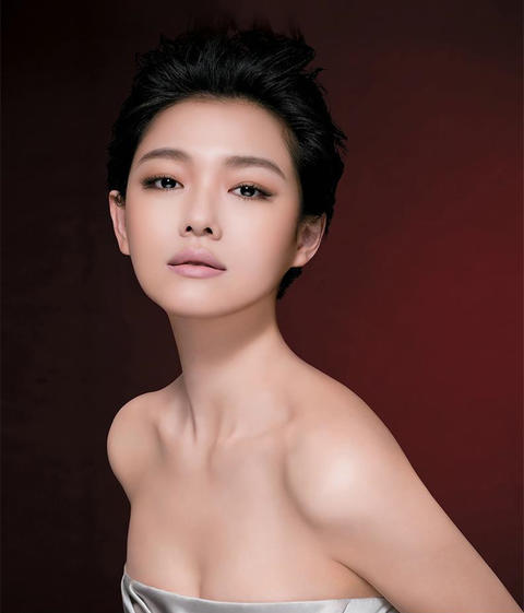 大S爆肥腫出新高度被狂酸「撞臉婆婆張蘭」！她委屈反駁「有點腫但....」如今竟變這樣！