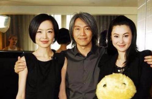 周星馳罕見珍貴照片，但是從「第四張開始」，他已經不再笑了 ！