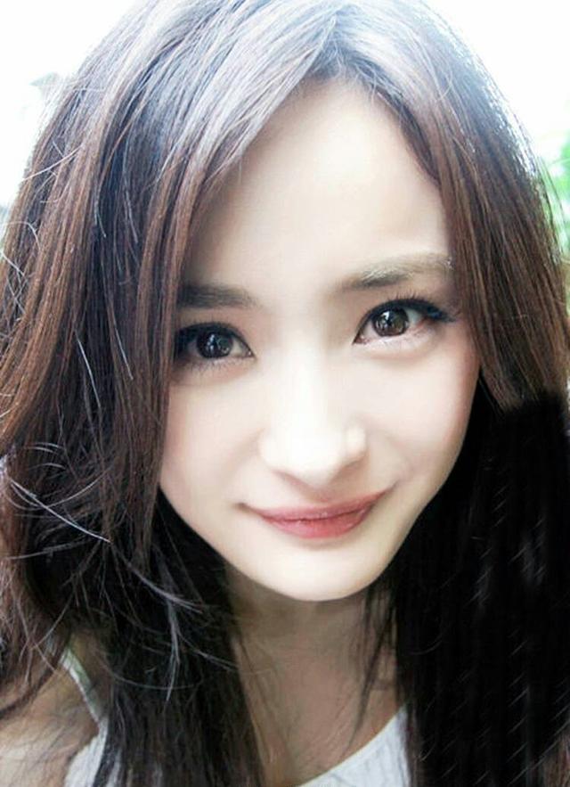 趙麗穎的葡萄眼，熱巴的桃花眼，都輸給了這個近視1200度的女星！ 