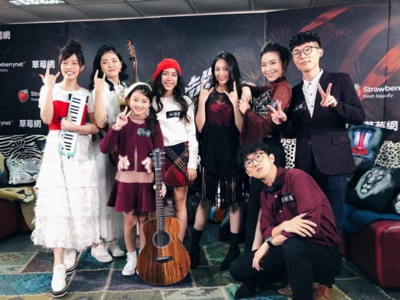 【唱歌也超好聽！】李佳薇相差7歲『親妹妹』放棄當律師，投靠姐姐當歌手！